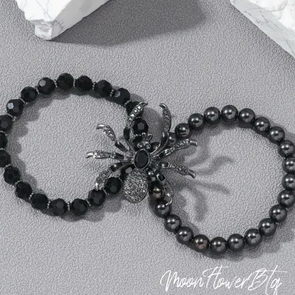 Gothic Rhinestone Spider Beaded Bracelet - Picture 3 of 4